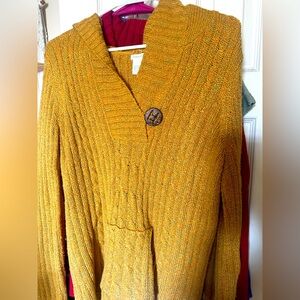 Sweater Hoodie Maurices Mustard Yellow with hints of green.